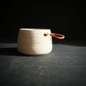 Cuir – Petite Tasse avec petits points noir (Pyrite)