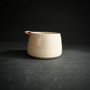 Cuir –  Tasse large avec petits points noir (Pyrite)